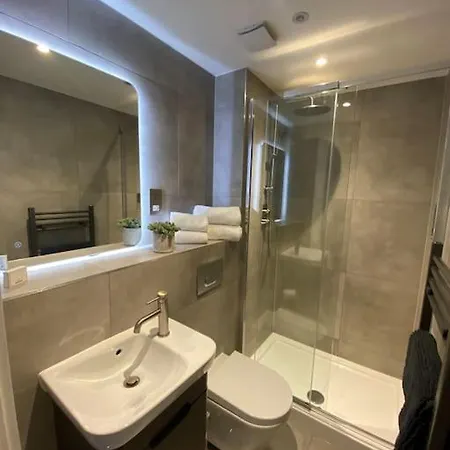 Luxury 2 Bedroom & 2 Bathroom