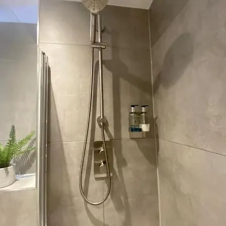Luxury 2 Bedroom & 2 Bathroom Apartmán York
