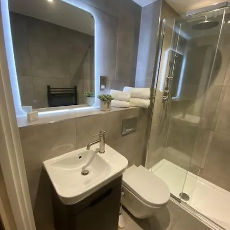 Luxury 2 Bedroom & 2 Bathroom * York