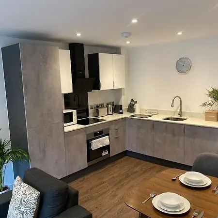 Luxury 2 Bedroom & 2 Bathroom *