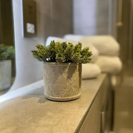 Apartment Luxury 2 Bedroom & 2 Bathroom *